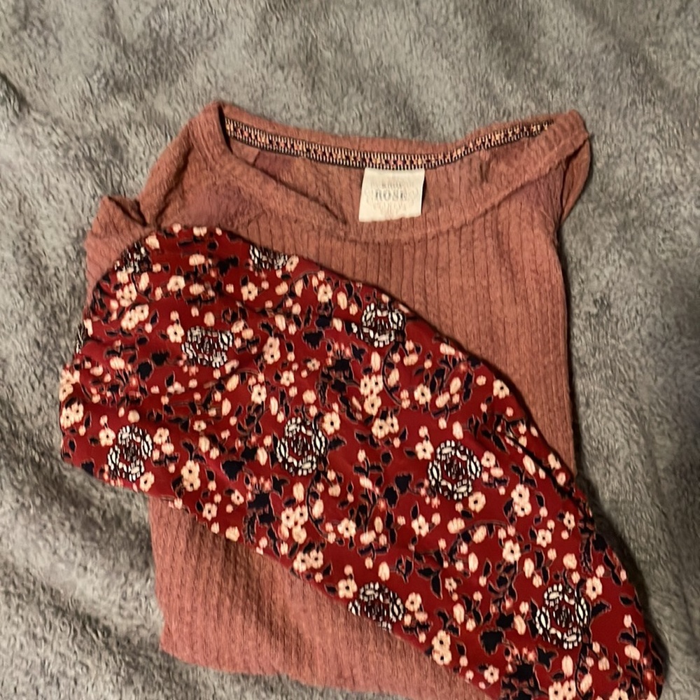 Size Small , Knox Rose long sleeve floral print top